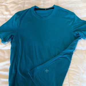 Men’s Large Lululemon everyday tee